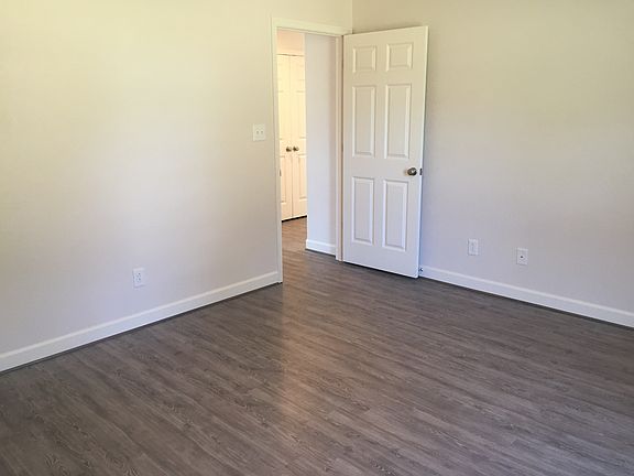 2nd image of 606 Carrie Ln #606