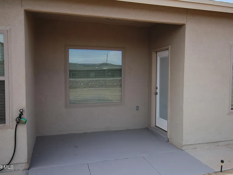 620 Adrian Arellano St W — Photo 93