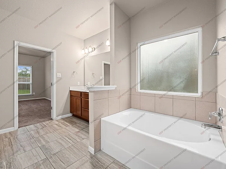 5620 Blackstone Dr — Photo 20