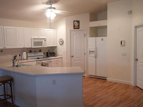 2nd image of 810 Sunset Lakes Dr