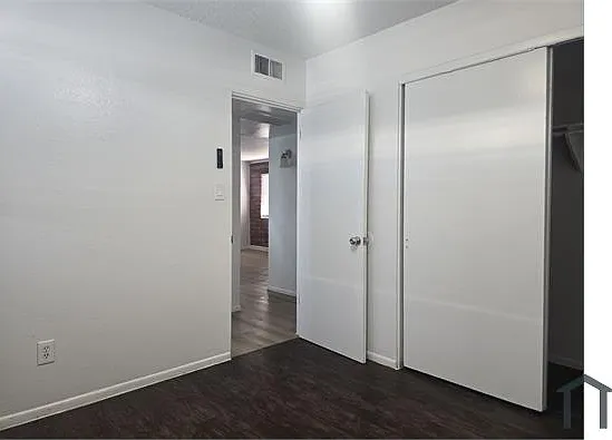 1022 S Dorsey Ln #4 — Photo 4