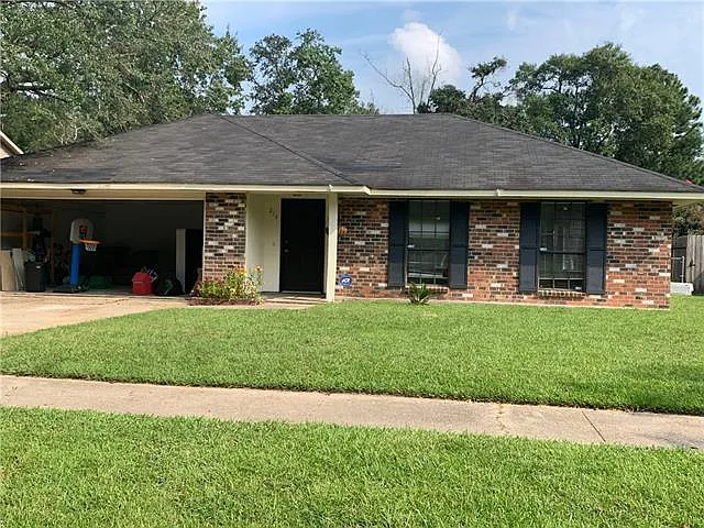 214 Darwin Dr — Photo 2