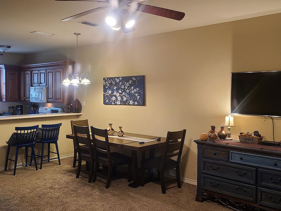 2nd image of 1118 W Collins St APT 1