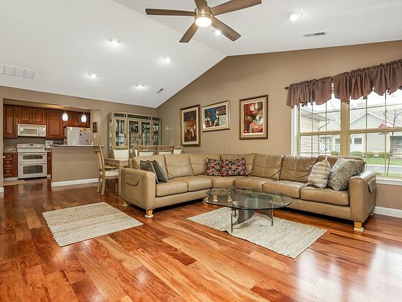 3rd image of 5381 Knotting Woods Dr