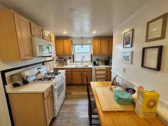 2nd image of 32 Bishop Rd #3