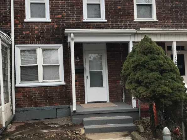 1090 S Common Rd, Camden, NJ 08104