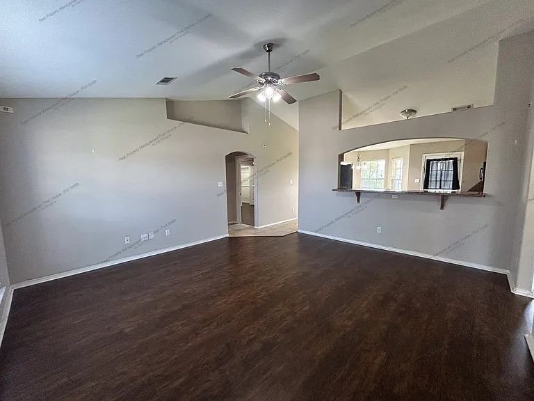 304 Bordeaux Cir — Photo 3