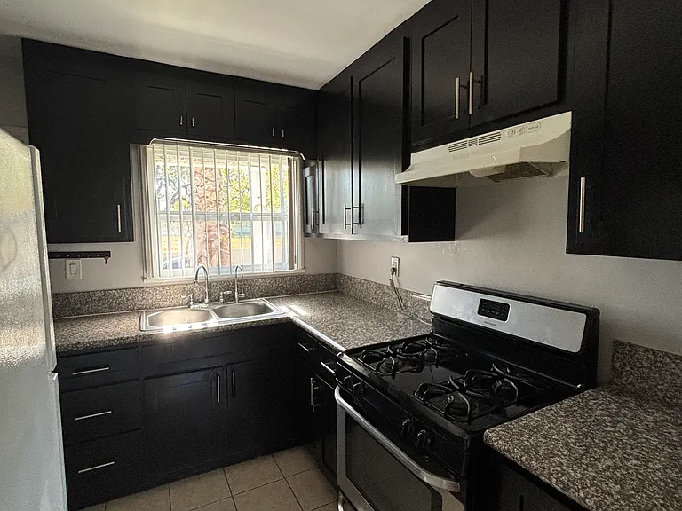 1137 E Washington Blvd — Photo 20
