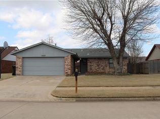 1337 W Cedarbrook Ln, Moore, OK 73170