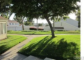 1075 Springs Ln — Photo 3