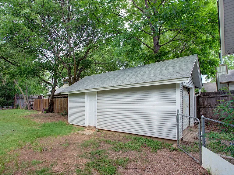 1005 N Buffalo Ave — Photo 16