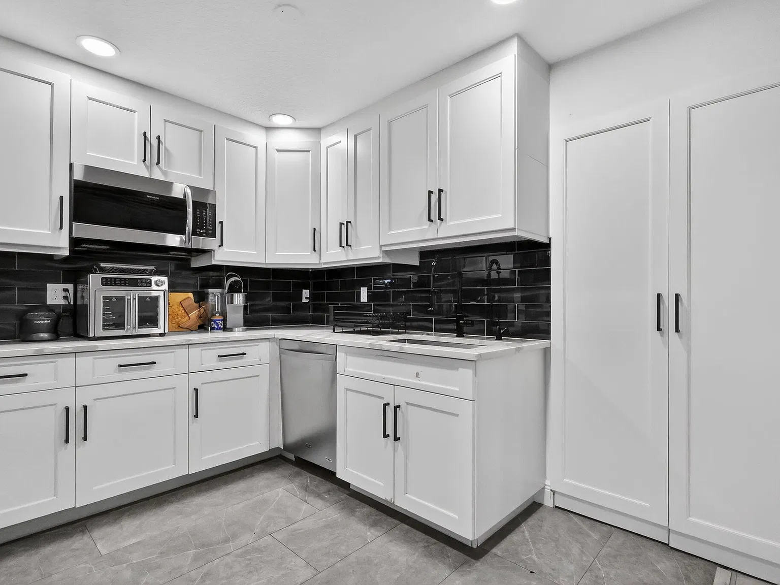 4 bed, 2.0 bath, 1516 sqft, $3,500 — Photo 1