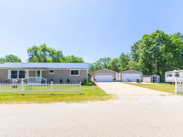 217 Cherry St, Houghton Lake, MI 48629