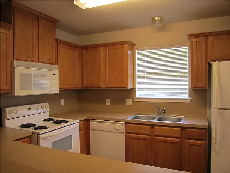 3607 Glenna Ct — Photo 11