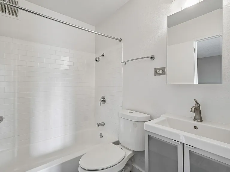 Aperture Apartments — Photo 16