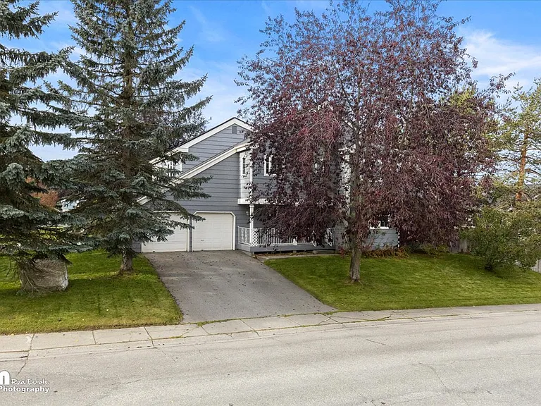 1831 Commodore Dr — Photo 1