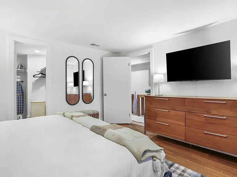 1732 Willard St NW #B — Photo 17