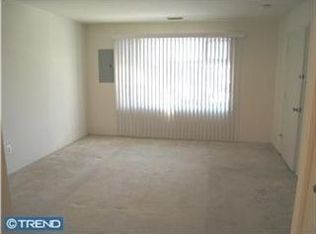 1042 Oakwood Dr, Huntingdon Valley, PA 19006