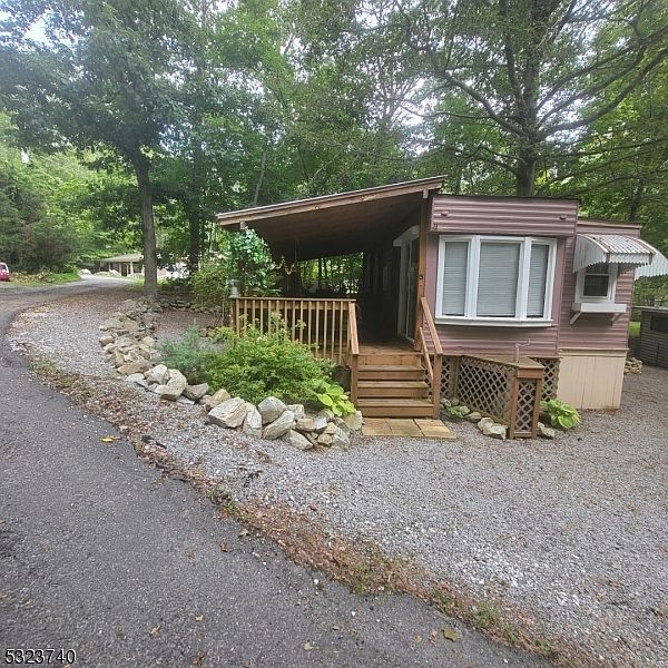 1st image of 13 Hemlock Dr