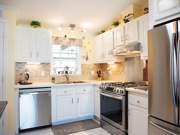 3rd image of 3033 Townline Rd #206