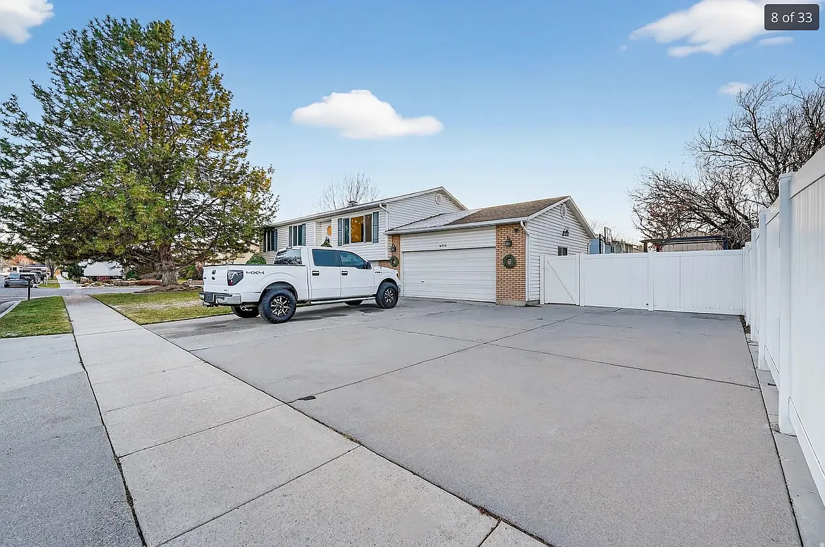 Building Photo - 8772 S Midvalley Dr
