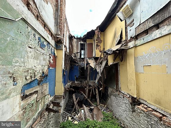 5th image of 2532 Frederick Ave