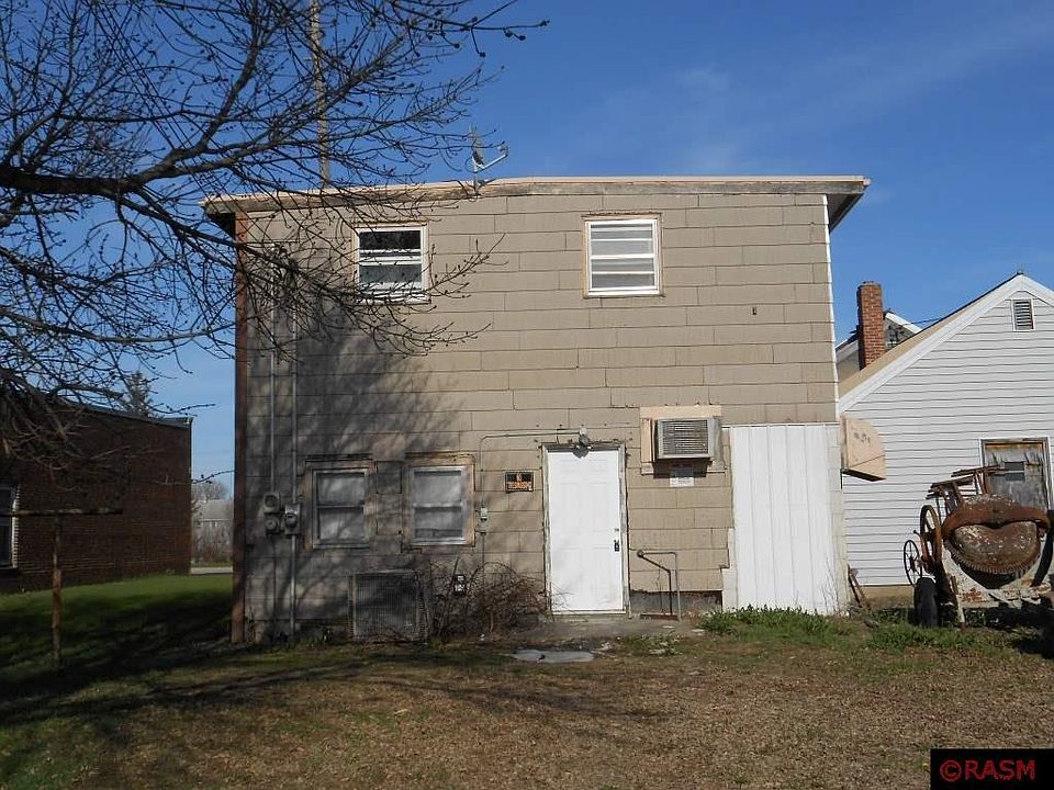 2nd image of 24 Pine St