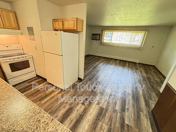 2nd image of 320 6th St S #3