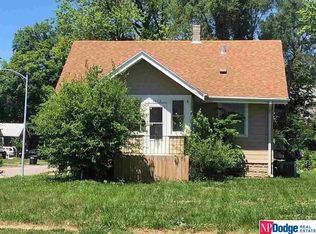 3824 Paxton Blvd, Omaha, NE 68111