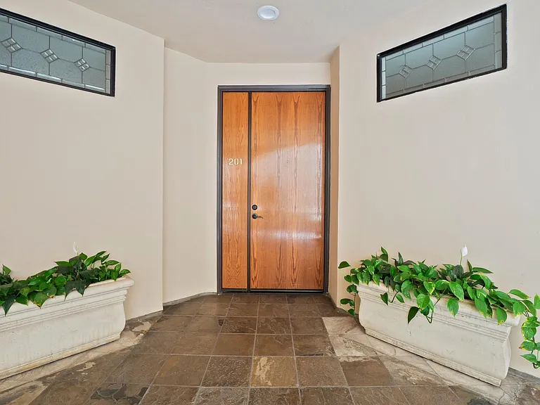 10364 Almayo Ave #201 — Photo 5