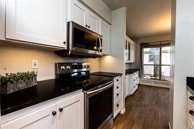 2118 Warnford Pl — Photo 14