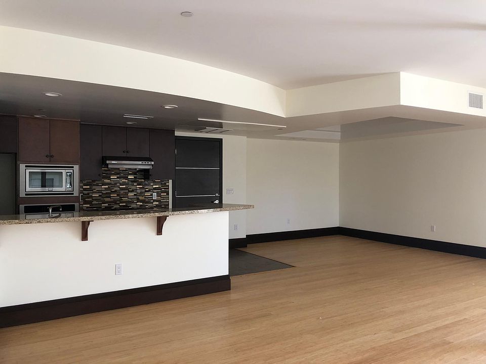 Entrance/Kitchen/Dining