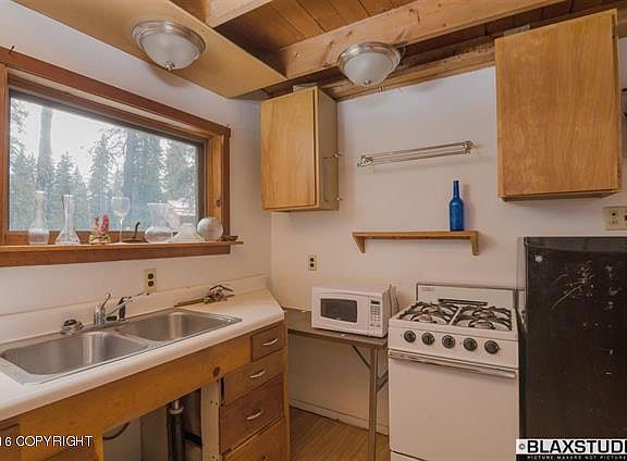 4th image of 996 E Chena Hills Dr