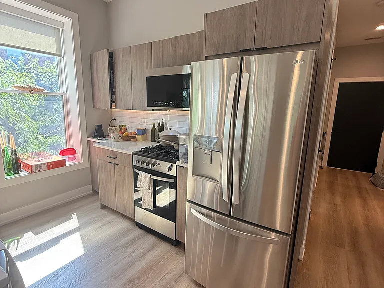 1701 W Division St #2E — Photo 6