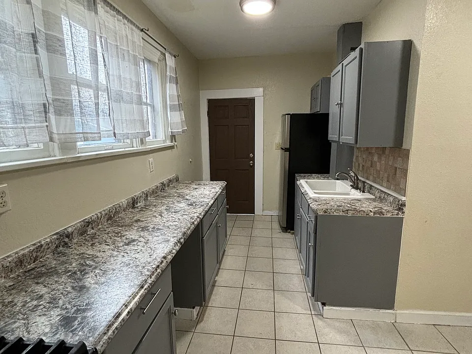 1409 N Marquette St #1
