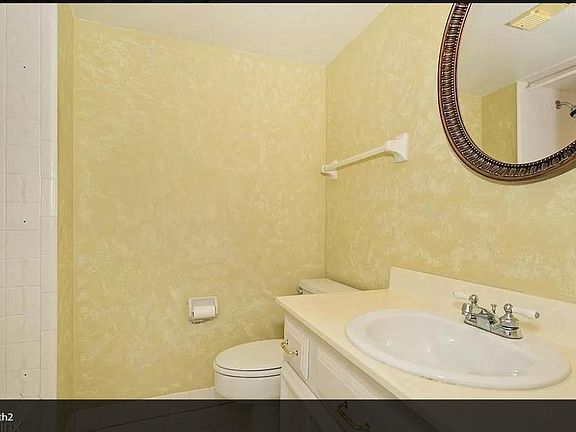 4th image of 20B Saint Johns Ave #20B