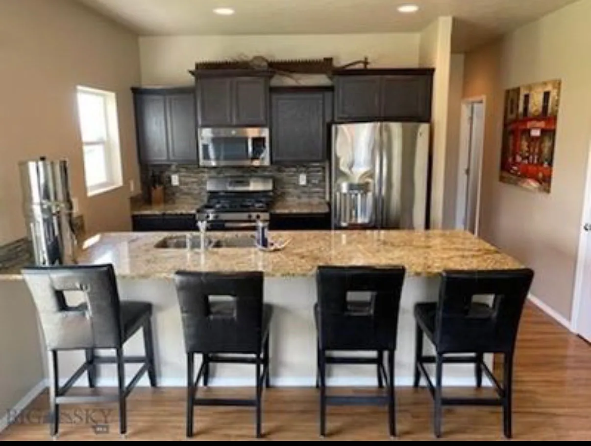 3 bed, 2.5 bath, 1547 sqft, $3,000 — Photo 2