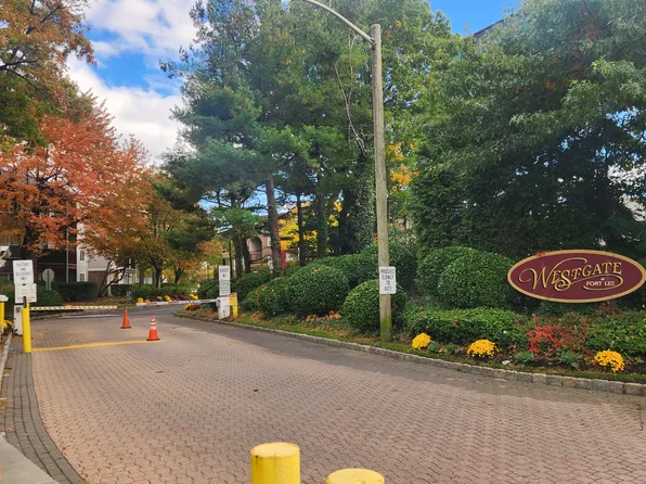 221 Village Circle Drive image 1 of 17