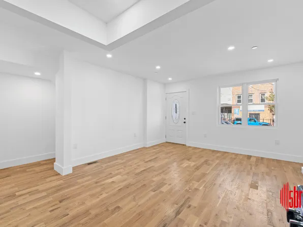 1116 Blake Avenue image 18 of 44