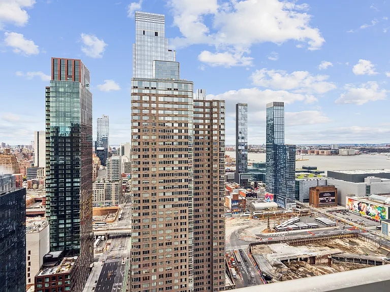 500 W 43rd St #37B — Photo 7