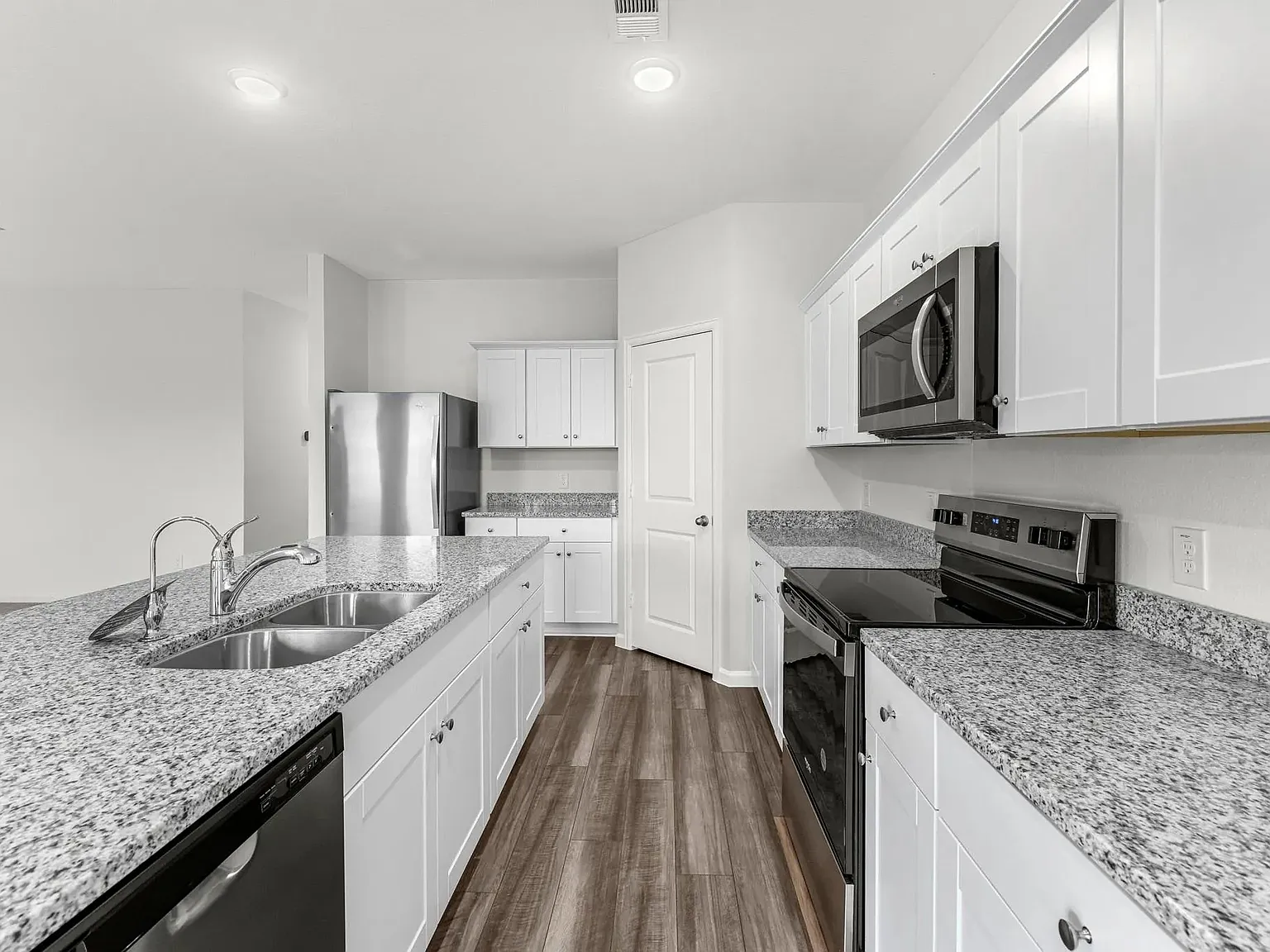 3 bed, 1761 sqft, $2,499 — Photo 3