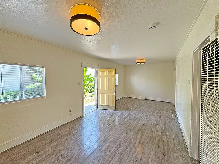 575 Walnut Ave #7 — Photo 5