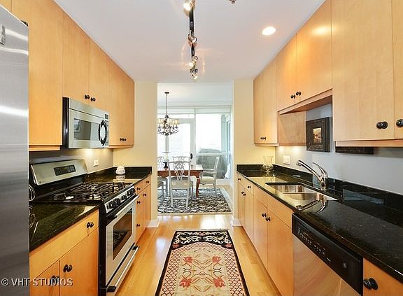 4th image of 250 E Pearson St APT 1806