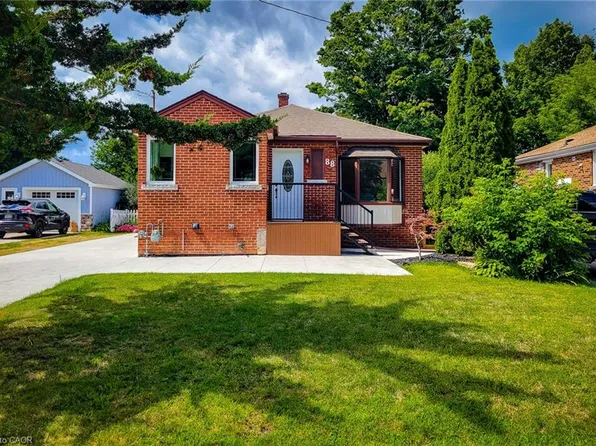 88 Fiddlers Green Rd, Hamilton, ON L9G 1W3