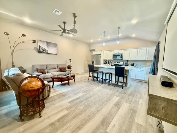 214 N Oliver Ave, Joplin, MO 64801