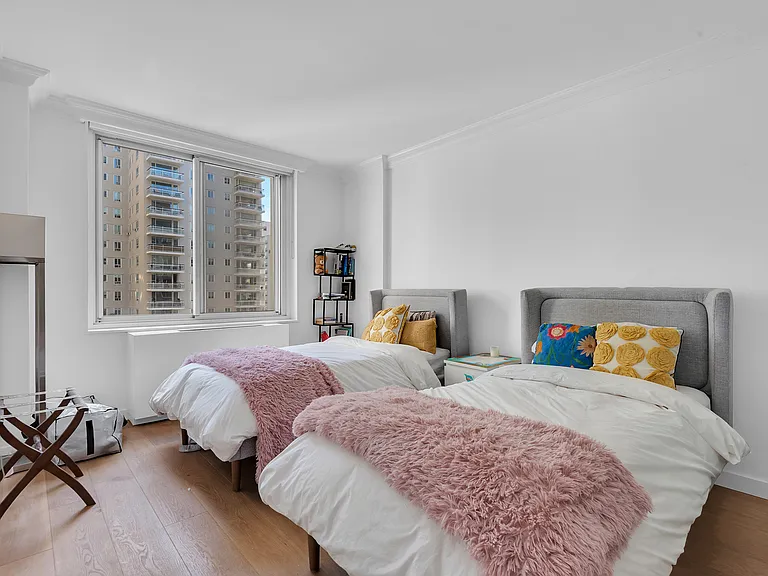 220 E 65th St #9B — Photo 5