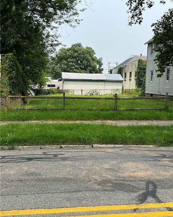 2nd image of 1111 Raspberry St