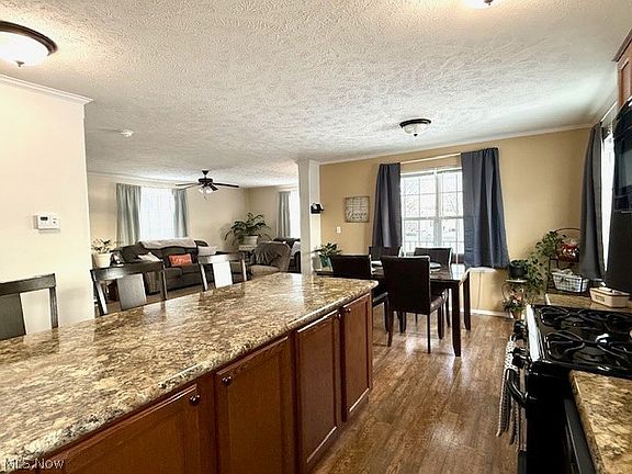 5th image of 362 Pin Oak Cir