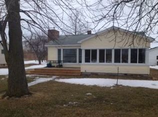1690 S Riverside Dr, Au Gres, MI 48703