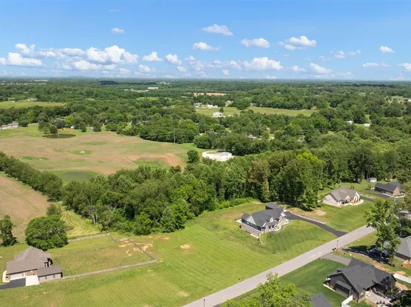 242 Crabtree Ln, Bowling Green, KY 42103